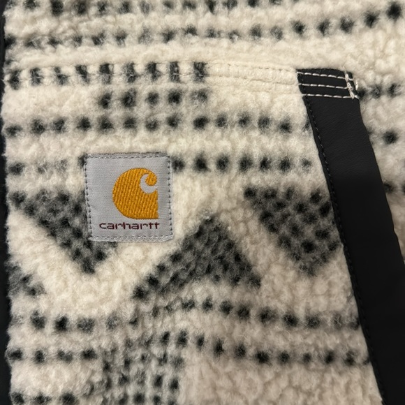 Women’s Carhartt Vest - Picture 2 of 3